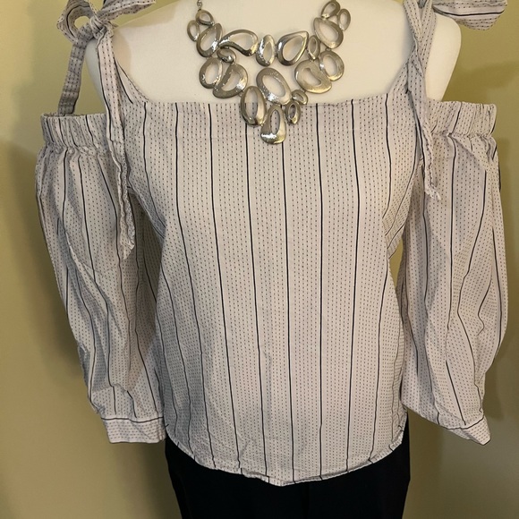 a.n.d Eawy Women's Black and white Off Shoulder Blouse Shirt Top X-Large - Picture 3 of 7